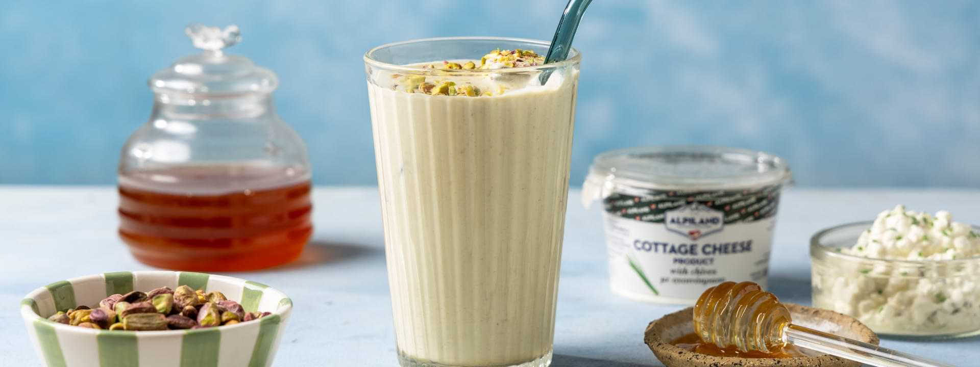 Header Image Smoothie με cottage σχοινόπρασο, μέλι και φιστικί Αιγίνης